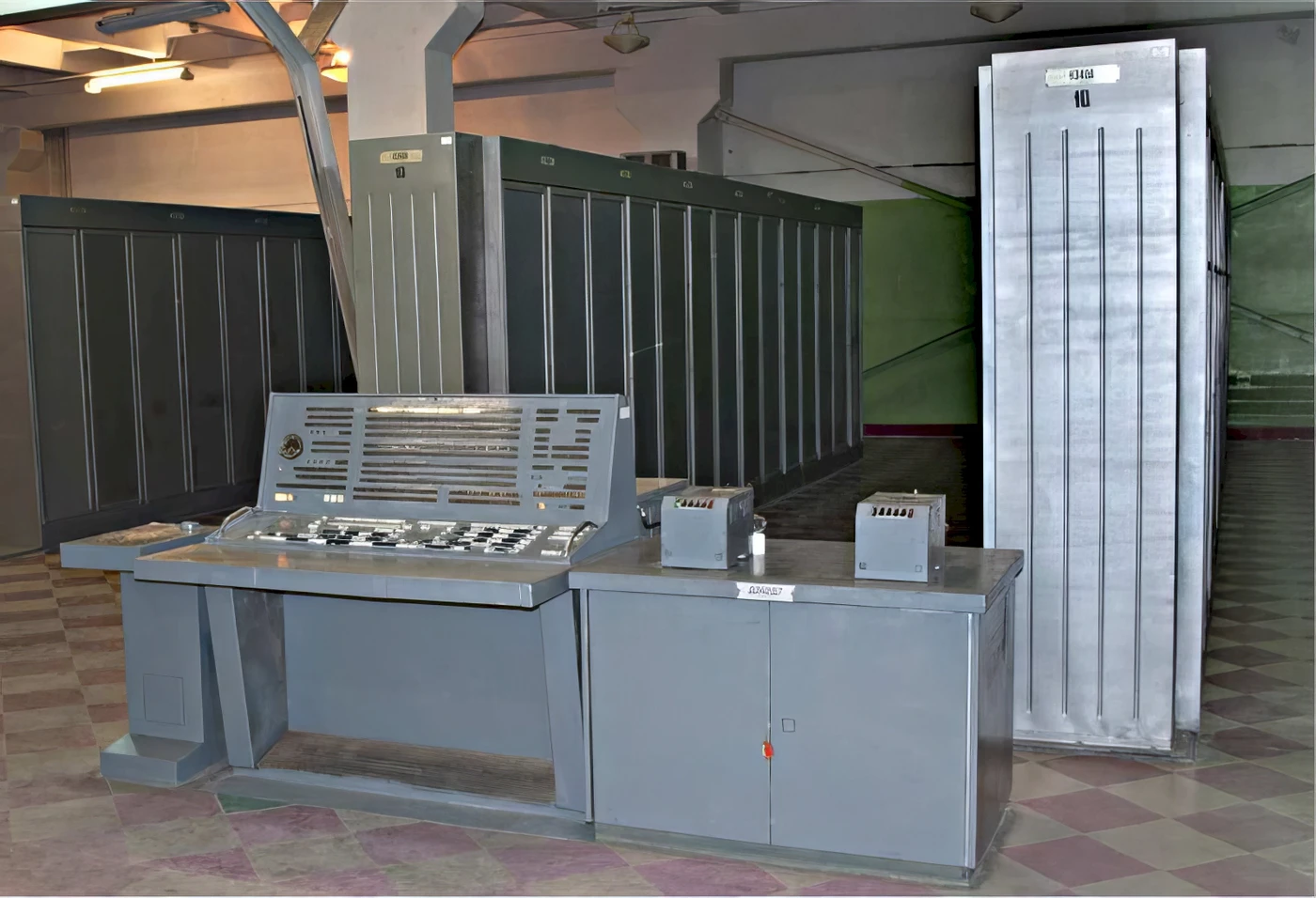 An extinct machine room with a K340A computer, 3 rows of cabinets and a remote control - this is the whole machine